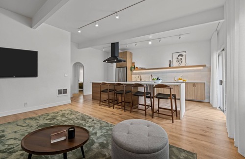 North Hollywood Condo | Newly remodeled open concept living! Studio City/Valley Village - Los Angeles