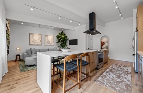 North Hollywood Condo | Newly remodeled open concept living! Studio City/Valley Village - Los Angeles