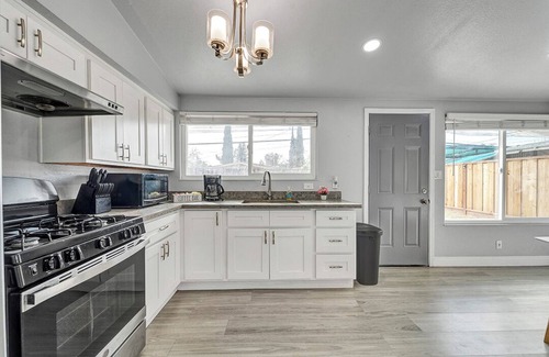 East San Jose House | Newly remodeled San Jose 3b 2ba house, open space with huge sofa, big backyard.