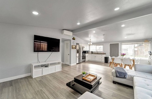 East San Jose House | Newly remodeled San Jose 3b 2ba house, open space with huge sofa, big backyard.