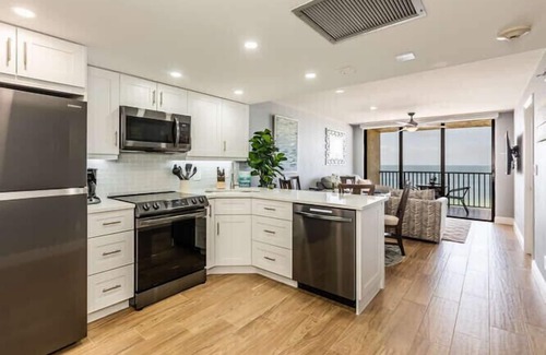 Marco Island Condo | 🦀 Newly remodeled Sea Winds 2+2 Beachfront Condo 180° ocean view, Weekly Rental