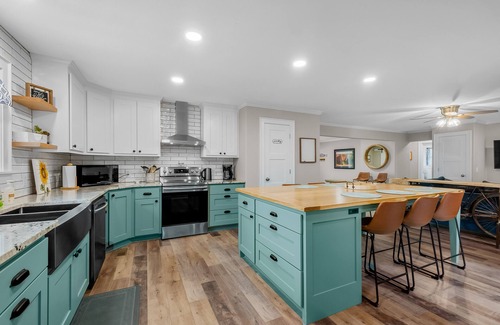 Prairie Creek House | Newly remodeled secluded home near downtown with Ping-Pong table, patio, W/D, AC