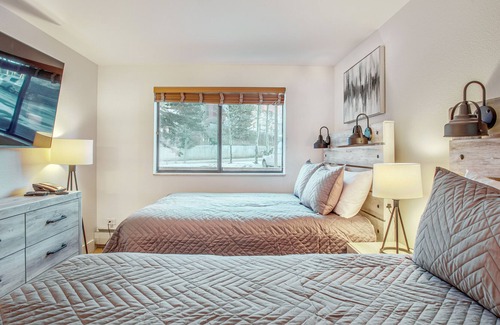 Peak 9 Resort | Newly Remodeled Ski-In/Ski-Out Walk to Town Luxury Condo