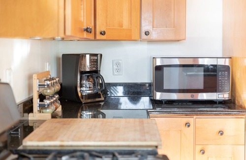 Berkeley Apartment | Newly remodeled spacious luxury unit with a view of San Francisco Bay.