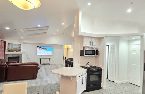 Everett House | Newly Remodeled specious House in Everett