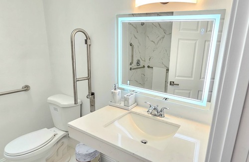 Everett House | Newly Remodeled specious House in Everett