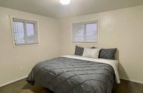 De Pere House | Newly remodeled two story townhome, conveniently located near the freeway and local shopping/dining