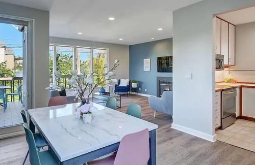 Eastlake Condo | Newly Remodeled Unit in the Heart of Seattle - Eastlake