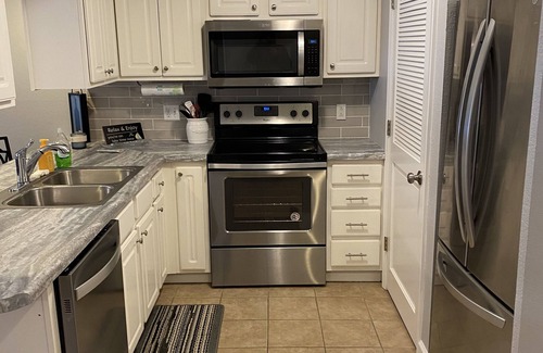 Lakeland Condo | Newly remodeled updated condo,12x32 Boat slip, wi-Fi Internet cable TV, pwc slip