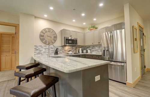 East Village at Copper Condo | Newly Remodeled, Open Layout, with Incredible Views, hot available! CS302