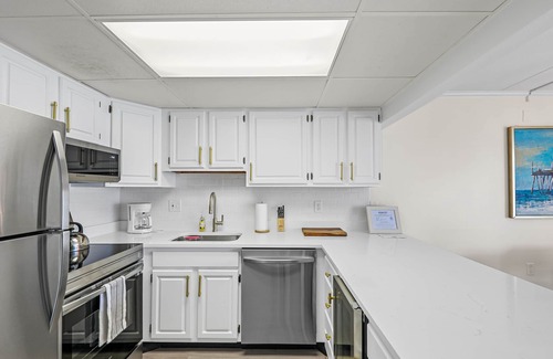 Midtown Ocean City Condo | Newly remodeled with ocean views! Steps to the beach in the heart of midtown OC!
