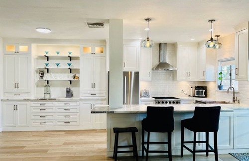 Winnetka House | Newly Remodled 3-bedroom townhome with WiFi and AC in lovely Los Angeles
