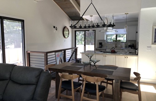 Incline Village House | Newly Rennovated and Air Conditioned Townhouse -1 mile from Skiing