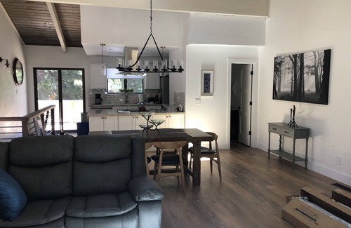 Incline Village House | Newly Rennovated and Air Conditioned Townhouse -1 mile from Skiing