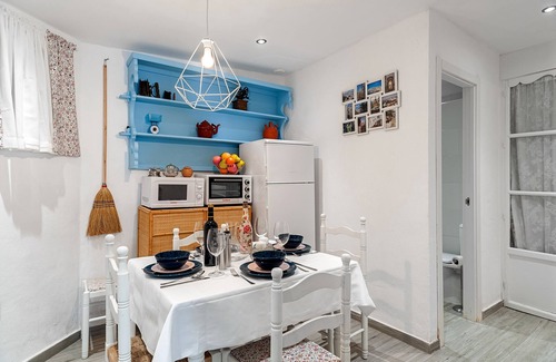 San Ambrosio House | Newly Renovated Child-friendly Apartment with Patio and TV