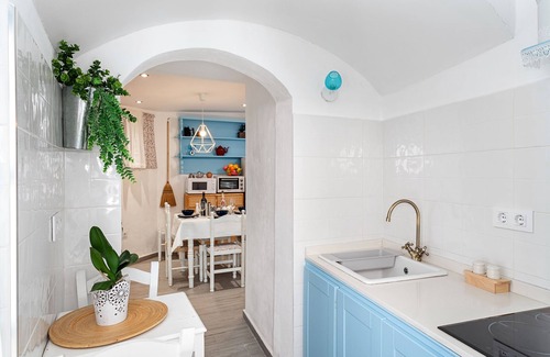 San Ambrosio House | Newly Renovated Child-friendly Apartment with Patio and TV