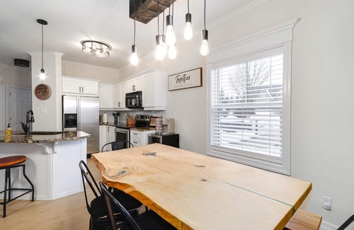 The Blue Mountains Condo | Newly renovated Blue Mountain condo in Historic Snowbridge