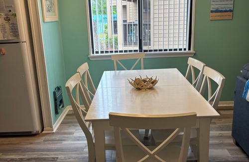Palmetto Dunes Condo | Newly renovated- FIRST FLOOR unit - 4 min walk to beach-free pb courts on site.