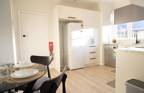 Palmerston North House | Newly renovated house! Near to the airport, hospital & Manawatu Arena