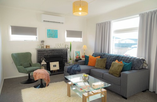 Palmerston North House | Newly renovated house! Near to the airport, hospital & Manawatu Arena