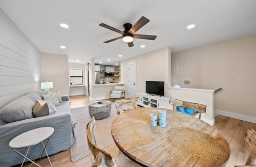 Cassine Village House | Newly Renovated in 2024! Steps from the Beach! Beach Gear Included!