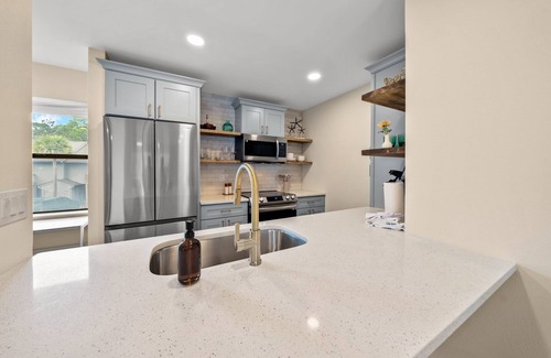 Cassine Village House | Newly Renovated in 2024! Steps from the Beach! Beach Gear Included!