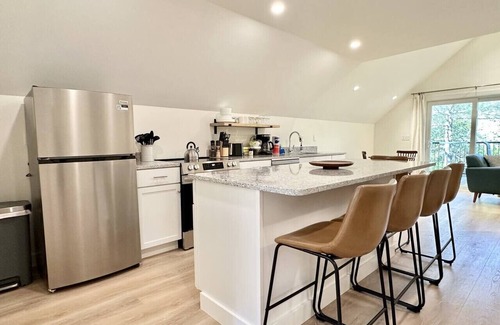 Southwest Harbor Apartment | Newly Renovated 2nd FL Apt in SWH [Quietside Loft]
