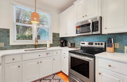 Saint Simons Island House | NEWLY RENOVATED! Immaculate Beach Cottage, Walk to Beaches, Restaurants, Shopping!