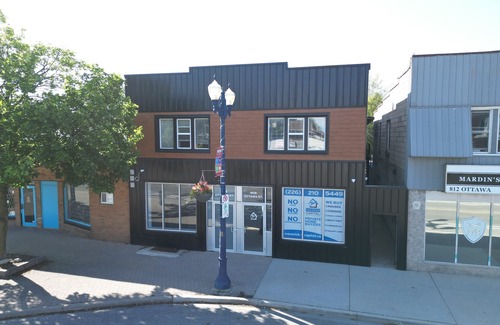 Walkerville Apartment | Newly renovated 1 bed 1 bath #UPPER floor unit.
