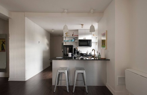 Uptown Apartment | Newly Renovated 1 BR in Art Deco Architectural Gem, Steps to L & Free Parking