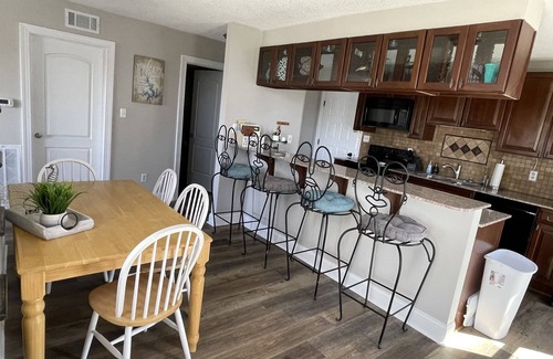 Smith Mountain Lake Condo | Newly Renovated 2 bedroom with loft 1.5 bathrooms, beautiful views, pool, condo