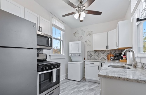Eastside House | Newly renovated, 2 bed 1 bath townhome, Sleeps 5, Near Forsyth Park