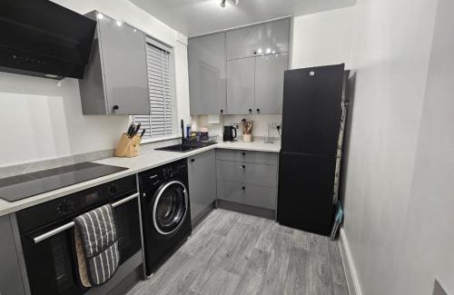 Ipswich House | Newly Renovated 2 Bed with Garden & Parking