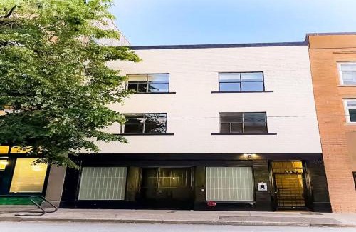 Downtown Eastside Apartment | Newly Renovated 2 Bedroom Condo in Japantown! Near Railtown & Gastown!