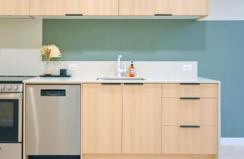 Downtown Eastside Apartment | Newly Renovated 2 Bedroom Condo in Japantown! Near Railtown & Gastown!