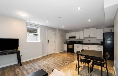 Cloverdale House | Newly renovated 2 bedroom suite in Surrey!