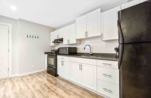 Cloverdale House | Newly renovated 2 bedroom suite in Surrey!