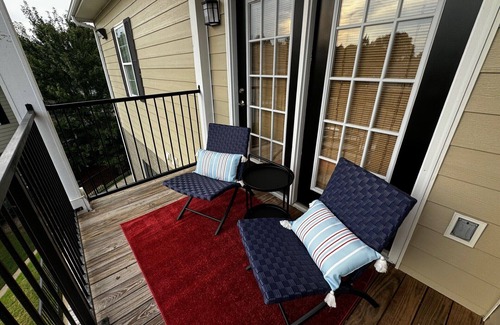 Oxford Condo | Newly renovated 2 bedroom 2 bathroom condo in Oxford with WiFi