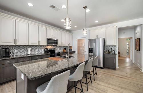 Charlotte House | Newly Renovated~ 2 Miles from Uptown Charlotte- Great for Large Groups