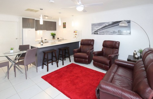 Mildura Apartment | Newly renovated 2 x Queen Bedrooms, weekly service, central location, free wifi
