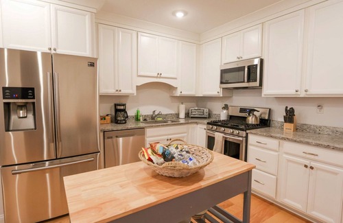 Roxbury Apartment | Newly Renovated, 2B 2BA unit with elevator
