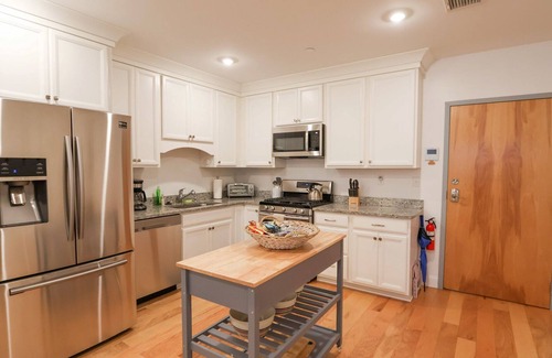 Roxbury Apartment | Newly Renovated, 2B 2BA unit with elevator
