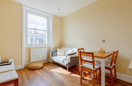 Redcliffe Apartment | Newly Renovated 2BD Top Floor Flat West Brompton