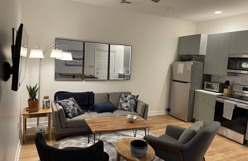 Staunton Apartment | Newly renovated 2BR in downtown Staunton. Apt A