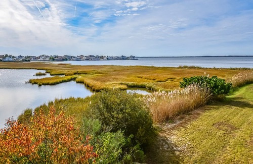 North Ocean City Condo | Newly Renovated 2BR 1.5BA Unit- Plenty of Amazing Bay Views from this Unit.