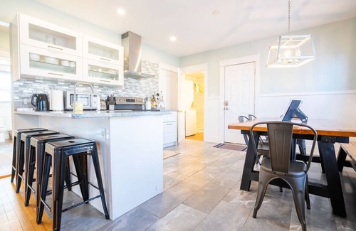 Oakdale Apartment | Newly Renovated 2nd Floor Apt near USM