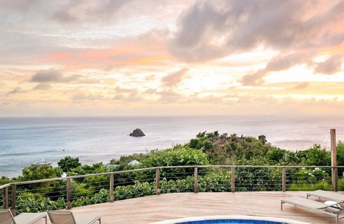 Colombier Villa | Newly Renovated 3 BDRM Modern Villa w Pool