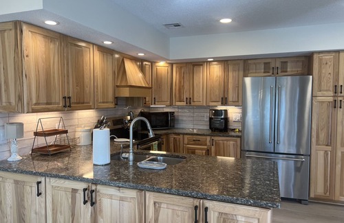 South Venice House | Newly renovated 3 bdrm/2 bath Venice home, 10 min to beach, dog friendly!