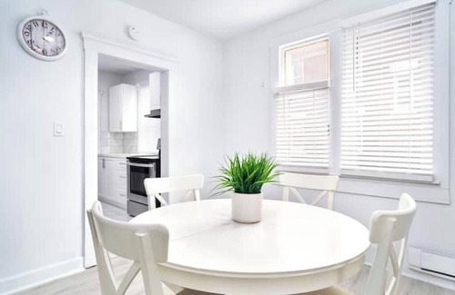 Walkerville Apartment | Newly renovated 3 bedroom unit close to Caesar's and Downtown