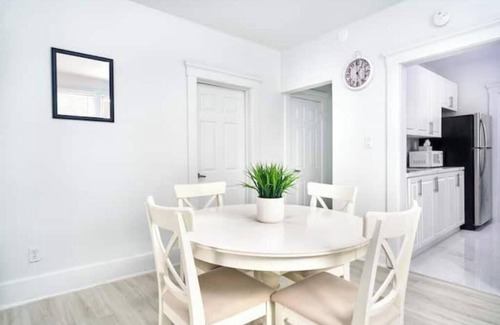 Walkerville Apartment | Newly renovated 3 bedroom unit close to Caesar's and Downtown